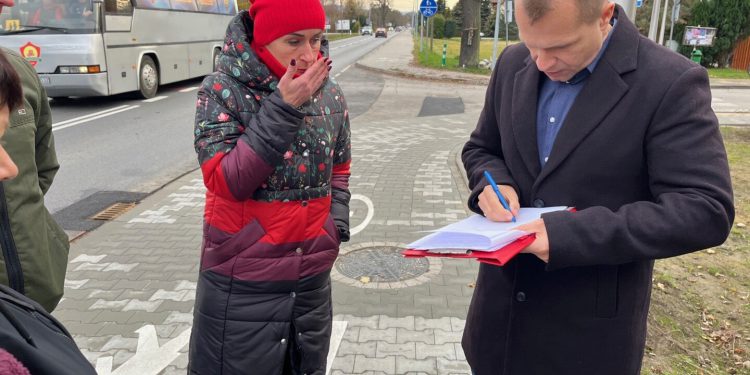 Bezpieczniej i wygodniej w Łękach – zakończono budowę ścieżki wzdłuż drogi wojewódzkiej 948