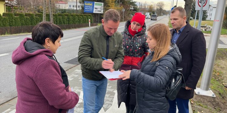 Bezpieczniej i wygodniej w Łękach – zakończono budowę ścieżki wzdłuż drogi wojewódzkiej 948