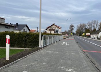 Bezpieczniej i wygodniej w Łękach – zakończono budowę ścieżki wzdłuż drogi wojewódzkiej 948