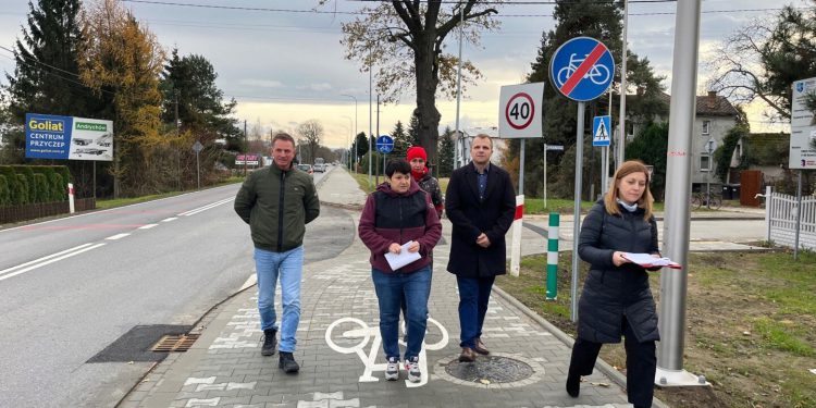 Bezpieczniej i wygodniej w Łękach – zakończono budowę ścieżki wzdłuż drogi wojewódzkiej 948