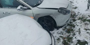 Poranna Kolizja na Podlesiu – Przyczyną niezmienione opony (FOTO)