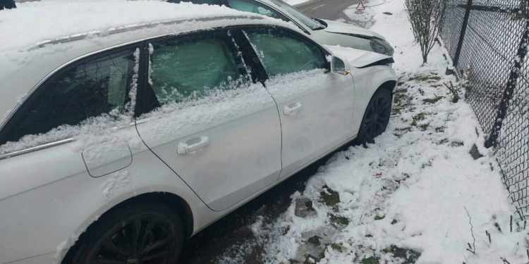 Poranna Kolizja na Podlesiu – Przyczyną niezmienione opony (FOTO)