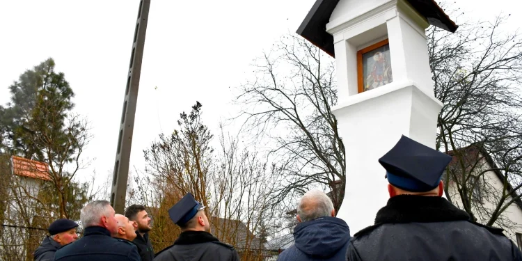 Kapliczka Świętego Floriana w Bielanach odzyskała dawny blask