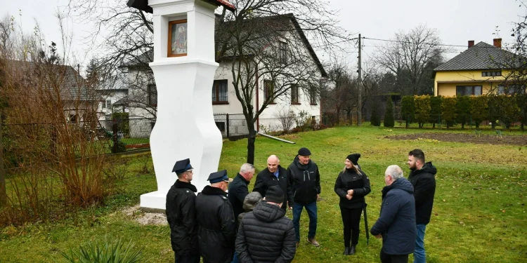 Kapliczka Świętego Floriana w Bielanach odzyskała dawny blask