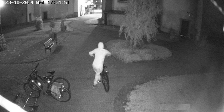 Policja poszukuje sprawcy kradzieży roweru w Kętach!