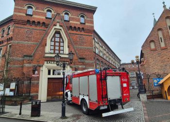 Ewakuacje szkół w Powiecie Oświęcimskim po otrzymaniu podejrzanych wiadomości
