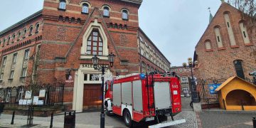 Ewakuacje szkół w Powiecie Oświęcimskim po otrzymaniu podejrzanych wiadomości
