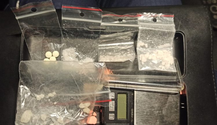 Rutynowa kontrola w Kętach: Policja odkryła narkotyki w BMW