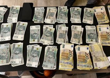 Kęty. Policjanci zatrzymali włamywacza: odzyskano kilkadziesiąt tysięcy złotych i euro