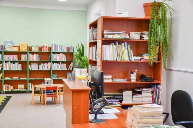 Biblioteka w Nowej Wsi po remoncie – nowa jakość dla mieszkańców! [FOTO]