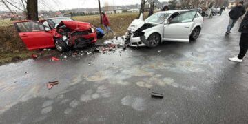 Czołowe zderzenie w Malcu – trzy osoby ranne [FOTO]