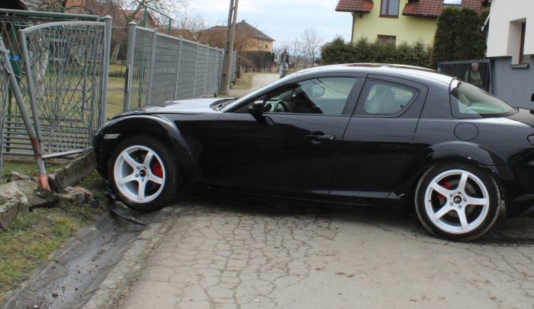 Desperacka ucieczka przed policją: 25-latek z sądowym zakazem za kierownicą