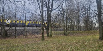 Tragiczny wypadek na torach w Kętach – pieszy potrącony przez pociąg