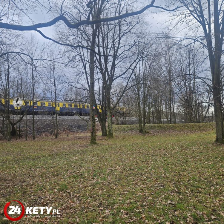 Tragiczny wypadek na torach w Kętach – pieszy potrącony przez pociąg