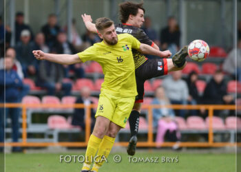 Sportowy weekend pełen emocji – piłkarskie zmagania drużyn z regionu