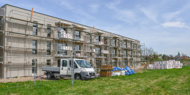 Budowa budynku socjalnego w Kętach nabiera tempa!