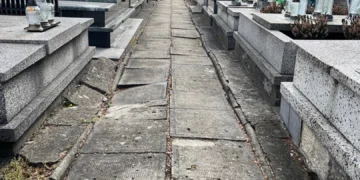 Remont alejek na cmentarzu komunalnym w Kętach – podpisano umowę z wykonawcą