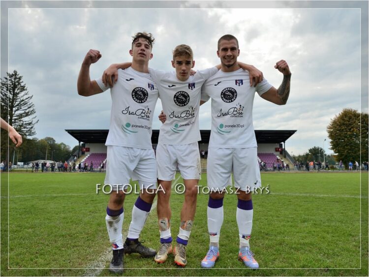 Piłkarski weekend w gminie Kęty – emocje, derby i walka o awans!