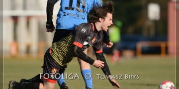 Mecze Ekstraklasy i niższych lig 26 kwietnia – ważne zasady podczas żałoby narodowej