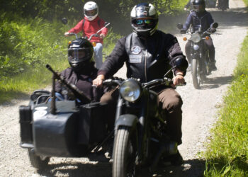 Rajd Pioruna & Komarka 2025 już w niedzielę! Zabytkowe jednoślady znów ruszają w drogę