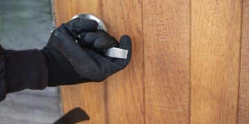 Kęty, Podlesie: Włamanie na posesję i do samochodu – apel o czujność