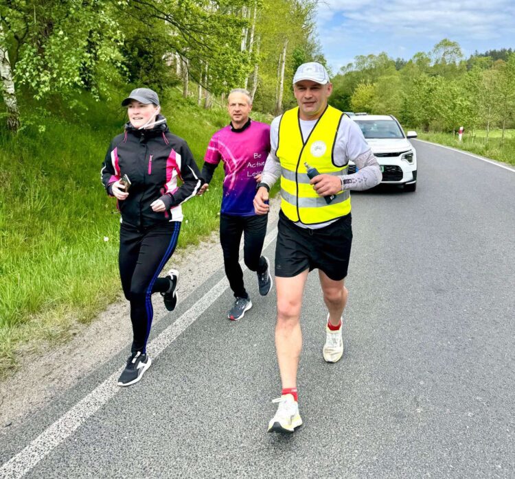 Sztafeta pamięci i pojednania – relacja z trasy z udziałem reprezentantów Kęt [Foto]