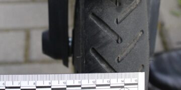 Niebezpieczny wypadek na hulajnodze elektrycznej w Bulowicach – 43-latek trafił do szpitala