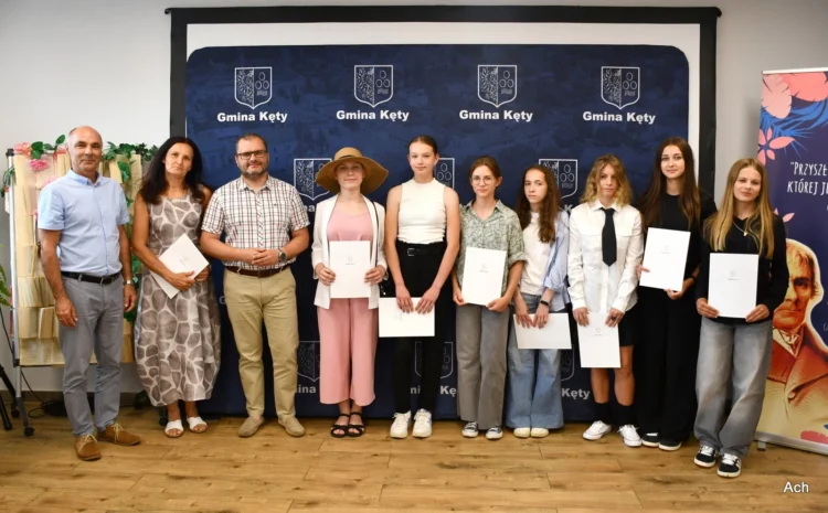 Uczennice z Kęt uhonorowane przez burmistrza za sukces w Finale Krajowym Czwórboju Lekkoatletycznego