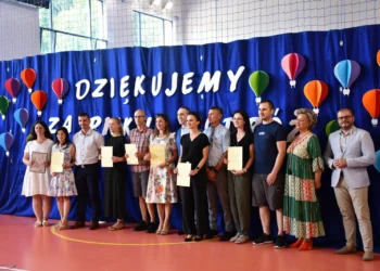 Uroczystość w Zespole Szkolno-Przedszkolnym nr 3 w Kętach Podlesiu – gratulacje, występy i emocje