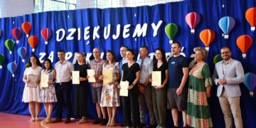 Uroczystość w Zespole Szkolno-Przedszkolnym nr 3 w Kętach Podlesiu – gratulacje, występy i emocje