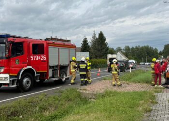 Zderzenie trzech samochodów, na ul. Bielskiej w Bulowicach