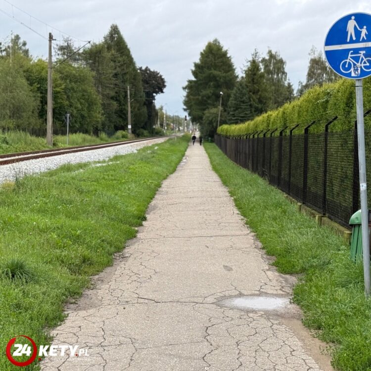 Ścieżka pieszo-rowerowa przy linii kolejowej 117 w Kętach: Gmina Kęty o krok od przejęcia terenu [FOTO]
