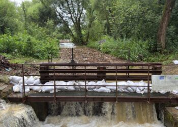 Stan wód w Kętach i Bielanach stabilizuje się – zagrożenie powodziowe nie minęło [FILM]