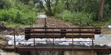 Stan wód w Kętach i Bielanach stabilizuje się – zagrożenie powodziowe nie minęło [FILM]