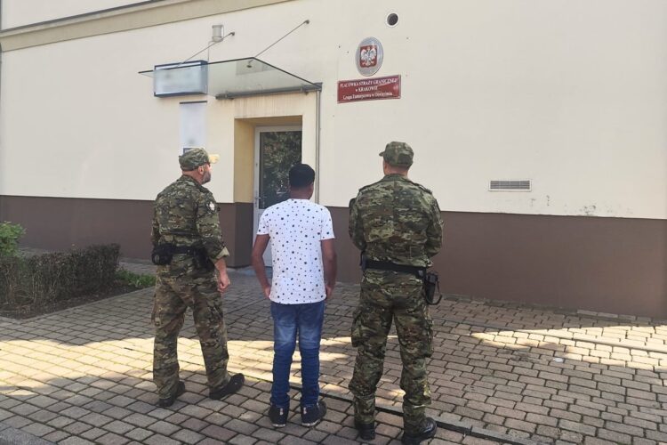 Dwóch cudzoziemców zatrzymanych przez Straż Graniczną