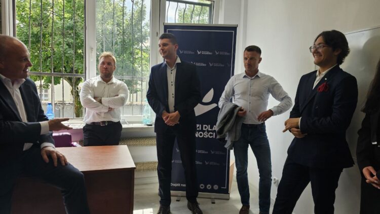 Otwarcie biura poselskiego Konfederacji w Oświęcimiu – nowa przestrzeń dla mieszkańców