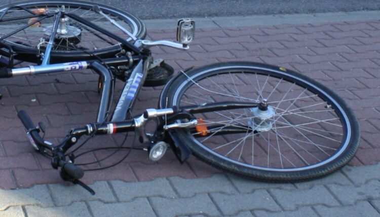Wypadek rowerzysty w Bulowicach – szybka reakcja mieszkańca uratowała życie