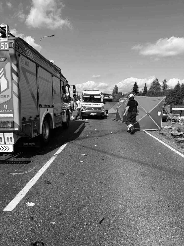 Tragiczny wypadek na drodze wojewódzkiej – utrudnienia trwały kilka godzin