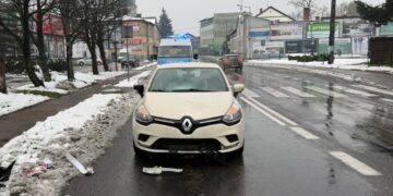 Potrącenie na przejściu dla pieszych w Kętach. 76-letnia kobieta z poważnym urazem kręgosłupa