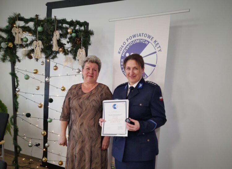 Wyjątkowe wyróżnienie w Kętach. Oficer prasowa policji odznaczona tytułem „Przyjaciel Niewidomych”