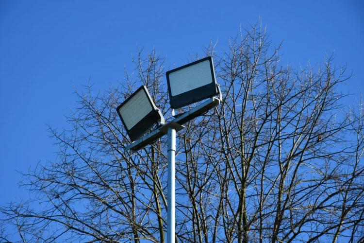 Nowe oświetlenie boiska TS Hejnał Kęty odebrane. Lepsze warunki treningowe dla zawodników