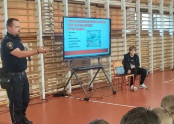 O cyberprzemocy bez tabu. Ważna prelekcja Straży Miejskiej w ZSP nr 3 w Kętach