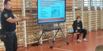 O cyberprzemocy bez tabu. Ważna prelekcja Straży Miejskiej w ZSP nr 3 w Kętach