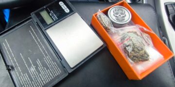 Narkotyki w aucie w Gminie Kęty. Kierowca pod wpływem amfetaminy, pasażer z marihuaną