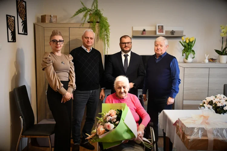 103-letnia mieszkanka gminy Kęty świętowała urodziny. Wyjątkowa wizyta i niezwykła historia życia
