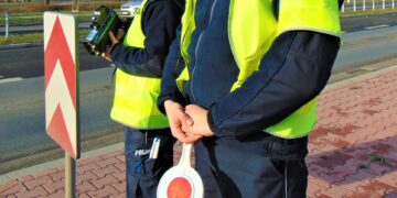 Łęki: Brawurowa jazda zakończona kontrolą. Policja zatrzymała piratów drogowych