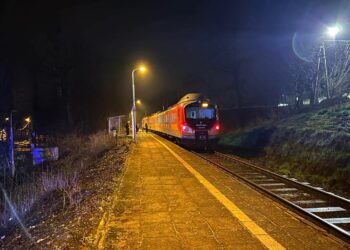 Groźny wypadek na torach w Bulowicach – mężczyzna ranny po potrąceniu przez pociąg