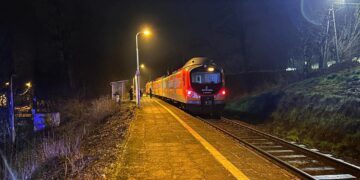 Groźny wypadek na torach w Bulowicach – mężczyzna ranny po potrąceniu przez pociąg
